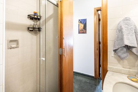Apartamento para alugar com 48m², 2 quartos e 1 vaga Apartamento para alugar com 48m², 2 quartos e 1 vagaBanheiro do Corredor