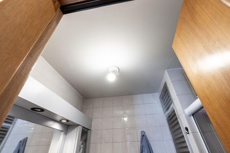 Apartamento para alugar com 48m², 2 quartos e 1 vaga Apartamento para alugar com 48m², 2 quartos e 1 vagaBanheiro do Corredor