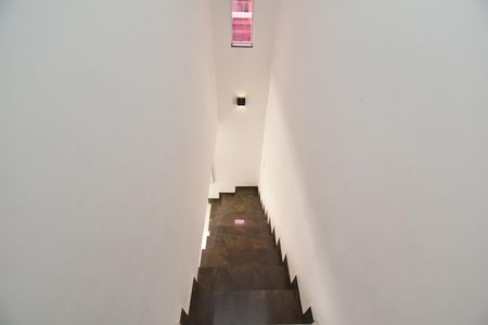 Casa para alugar com 85m², 2 quartos e 1 vagaEscada