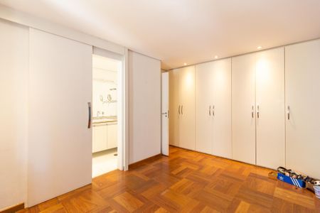 Apartamento à venda com 160m², 3 quartos e 2 vagasSuíte 3