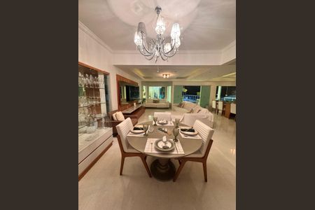 Casa à venda com 4 quartos, 800m² em Itaipu, Niterói