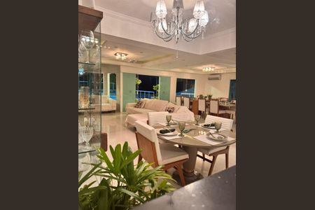 Casa à venda com 4 quartos, 800m² em Itaipu, Niterói