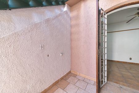 Casa à venda com 120m², 2 quartos e 1 vaga Casa à venda com 120m², 2 quartos e 1 vagaQuintal - Lavanderia