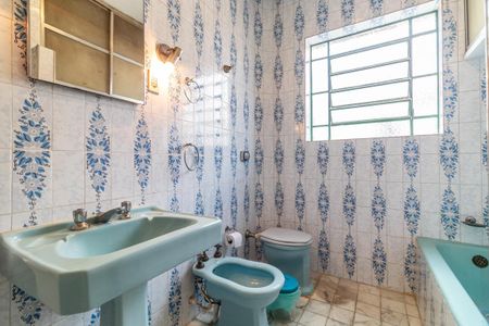 Casa à venda com 144m², 3 quartos e 1 vagaBanheiro