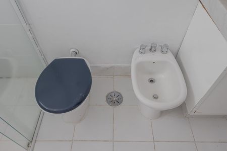 Apartamento à venda com 144m², 3 quartos e 2 vagas Apartamento à venda com 144m², 3 quartos e 2 vagasBanheiro da Suíte 1