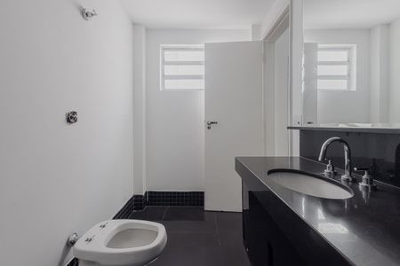 Apartamento à venda com 144m², 3 quartos e 2 vagas Apartamento à venda com 144m², 3 quartos e 2 vagasBanheiro da Suíte 2