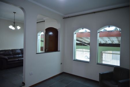 Casa para alugar com 240m², 3 quartos e 2 vagasSala