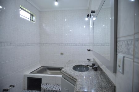 Casa para alugar com 240m², 3 quartos e 2 vagasBanheiro da Suíte 1