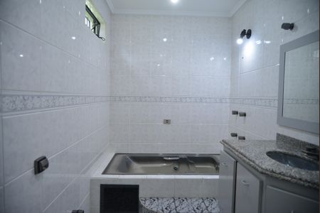 Casa para alugar com 240m², 3 quartos e 2 vagasBanheiro da Suíte 1