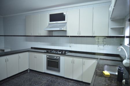 Casa para alugar com 240m², 3 quartos e 2 vagasCozinha