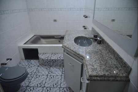 Casa para alugar com 240m², 3 quartos e 2 vagasBanheiro da Suíte 1