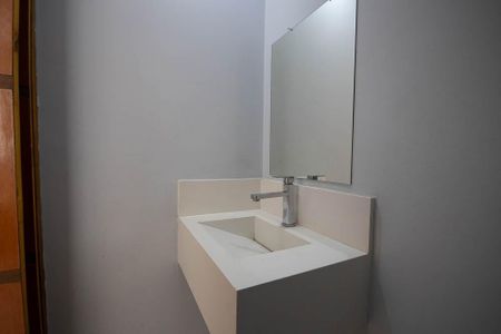 Casa para alugar com 60m², 2 quartos e 2 vagasLavabo