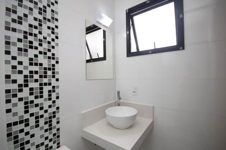 Casa para alugar com 60m², 2 quartos e 2 vagasBanheiro da Suíte 2