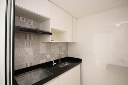 Casa para alugar com 60m², 2 quartos e 2 vagasCozinha 