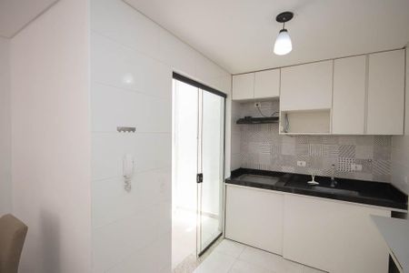 Casa para alugar com 60m², 2 quartos e 2 vagasCozinha 