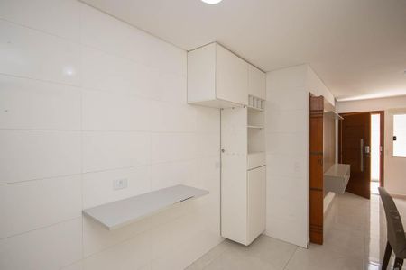Casa para alugar com 60m², 2 quartos e 2 vagasCozinha 