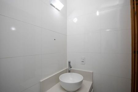 Casa para alugar com 60m², 2 quartos e 2 vagasBanheiro da Suíte 1