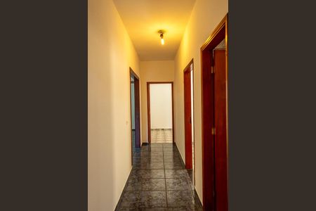 Casa para alugar com 150m², 3 quartos e 3 vagasCorredor