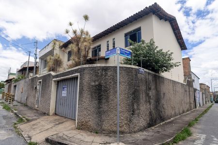Casa à venda com 335m², 4 quartos e sem vagaPlaca QuintoAndar