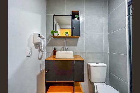 Studio para alugar com 33m², 1 quarto e sem vaga Studio para alugar com 33m², 1 quarto e sem vagaBanheiro social