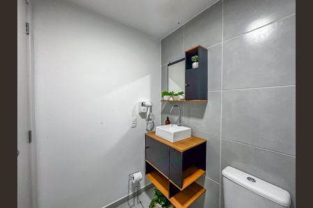 Studio para alugar com 33m², 1 quarto e sem vaga Studio para alugar com 33m², 1 quarto e sem vagaBanheiro social