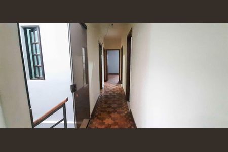Casa à venda com 174m², 5 quartos e 3 vagasCorredor