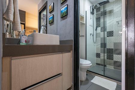 Banheiro de kitnet/studio para alugar com 1 quarto, 25m² em Cerqueira César, São Paulo