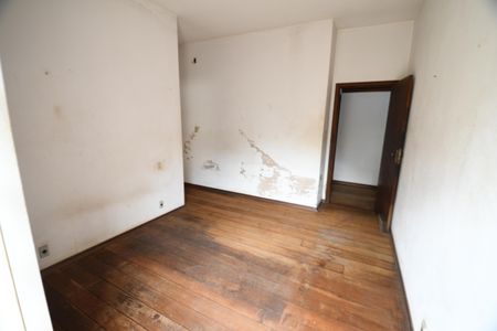 Casa à venda com 398m², 4 quartos e 8 vagasQuarto 4 - Suíte