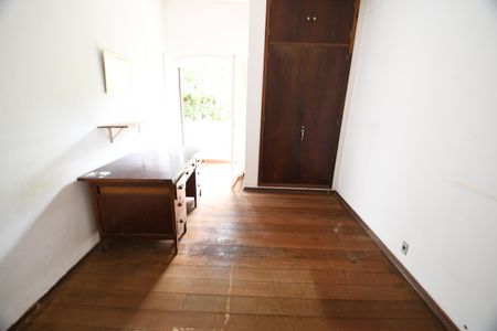 Casa à venda com 398m², 4 quartos e 8 vagasQuarto 3 - Suíte