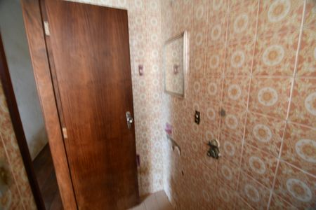 Casa à venda com 398m², 4 quartos e 8 vagasBanheiro de serviço