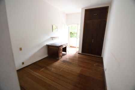 Casa à venda com 398m², 4 quartos e 8 vagasQuarto 3 - Suíte