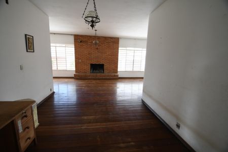 Casa à venda com 398m², 4 quartos e 8 vagasSala 1