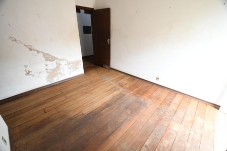 Casa à venda com 398m², 4 quartos e 8 vagasQuarto 4 - Suíte