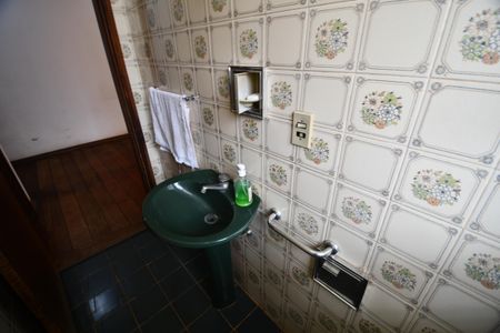 Casa à venda com 398m², 4 quartos e 8 vagasLavabo