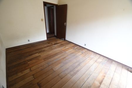 Casa à venda com 398m², 4 quartos e 8 vagasQuarto 2