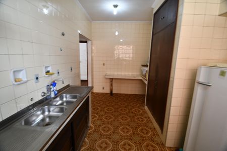 Casa à venda com 398m², 4 quartos e 8 vagasCozinha