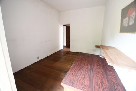 Casa à venda com 398m², 4 quartos e 8 vagasQuarto 3 - Suíte