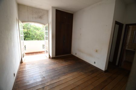 Casa à venda com 398m², 4 quartos e 8 vagasQuarto 4 - Suíte