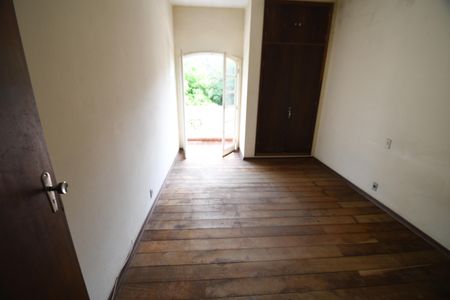 Casa à venda com 398m², 4 quartos e 8 vagasQuarto 2