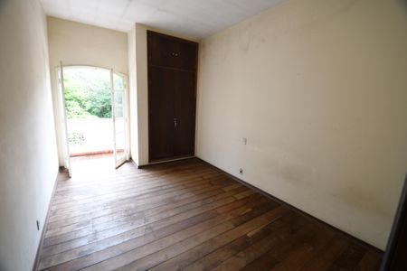 Casa à venda com 398m², 4 quartos e 8 vagasQuarto 2