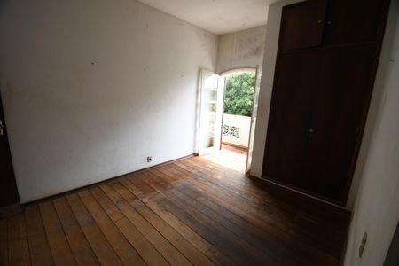 Casa à venda com 398m², 4 quartos e 8 vagasQuarto 4 - Suíte