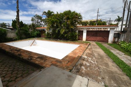 Casa à venda com 398m², 4 quartos e 8 vagasPiscina