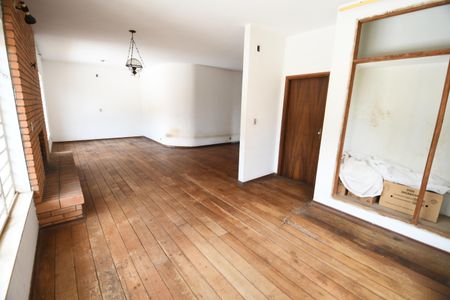 Casa à venda com 398m², 4 quartos e 8 vagasSala 1