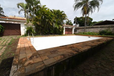 Casa à venda com 398m², 4 quartos e 8 vagasPiscina