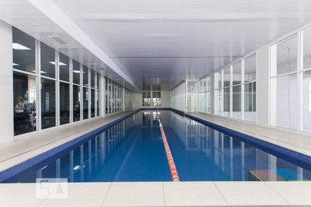 Apartamento à venda com 123m², 3 quartos e 2 vagas Apartamento à venda com 123m², 3 quartos e 2 vagasÁrea comum - Piscina