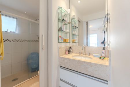 Apartamento à venda com 123m², 3 quartos e 2 vagas Apartamento à venda com 123m², 3 quartos e 2 vagasBanheiro da Suíte 1