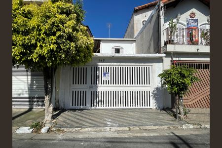 Casa à venda com 100m², 3 quartos e 2 vagas Casa à venda com 100m², 3 quartos e 2 vagasFachada + Placa