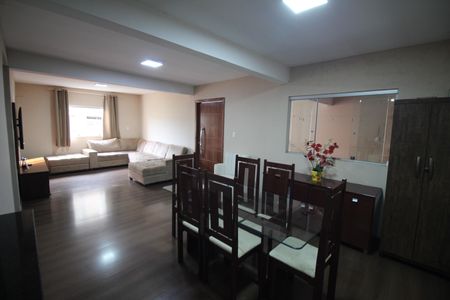 Casa para alugar com 105m², 3 quartos e 1 vagaSala