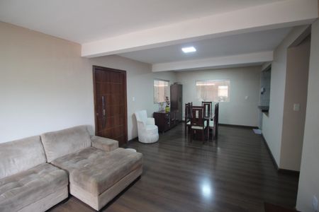 Casa para alugar com 105m², 3 quartos e 1 vagaSala