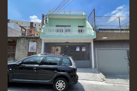 Casa à venda com 250m², 4 quartos e 2 vagas Casa à venda com 250m², 4 quartos e 2 vagasFachada + Placa